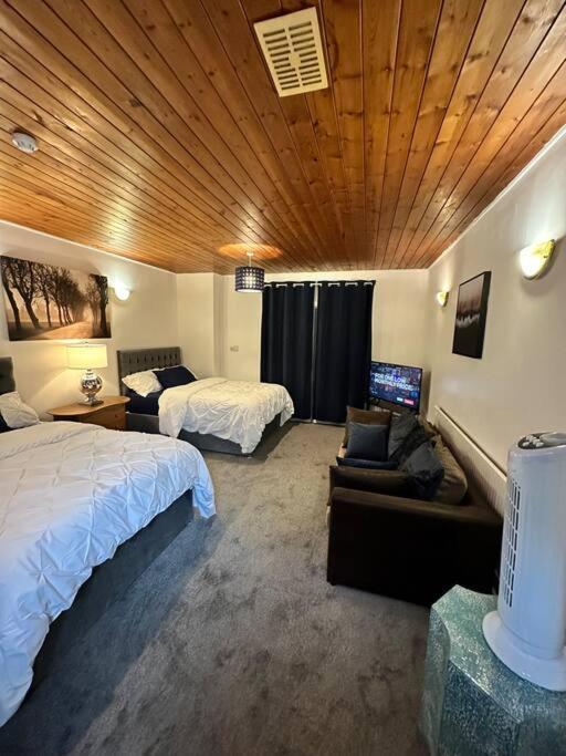 Modern 2 Bedroom Apt Derby City Esterno foto