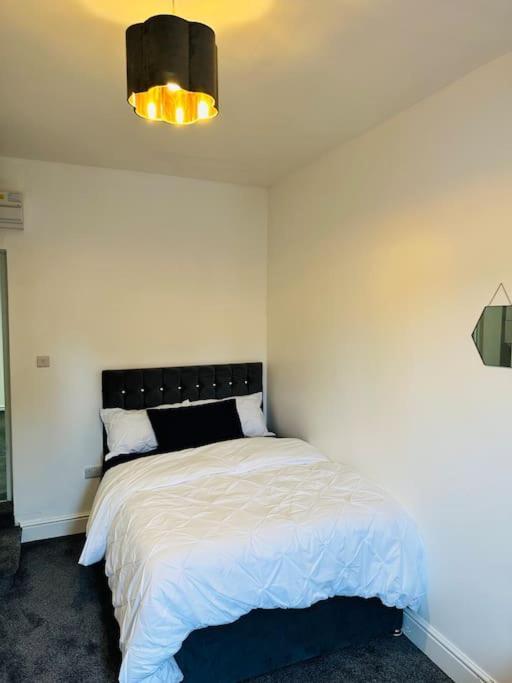 Modern 2 Bedroom Apt Derby City Esterno foto